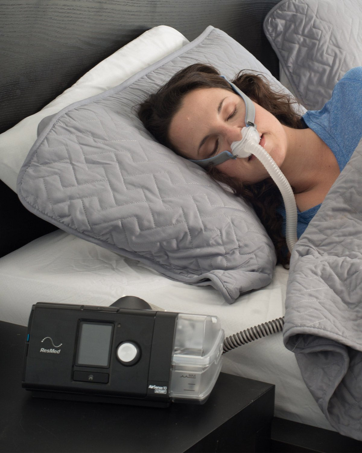 Person sleeping peacefully with the AirSense 10 on the nightstand